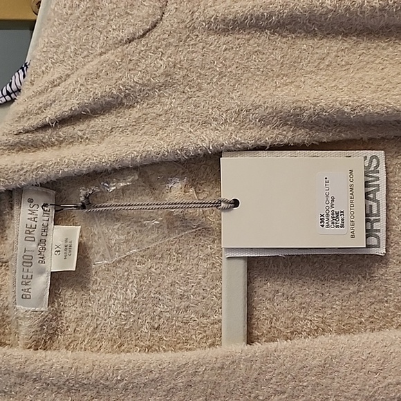 NWT BAREFOOT DREAMS Chic Lite Calypso Wrap Stone size 3X - Picture 13 of 16